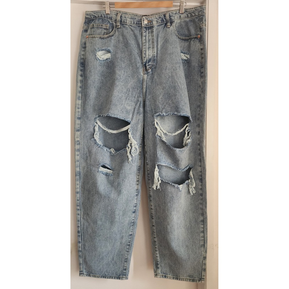 NWT PRETTYLITTLETHING PLUS Light Wash Distressed Ripped‎ Wide Leg Jeans Size 16